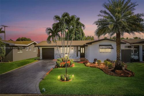 8571 Nw 15th Ct, Pembroke Pines, FL, 33024-4864 | Card Image