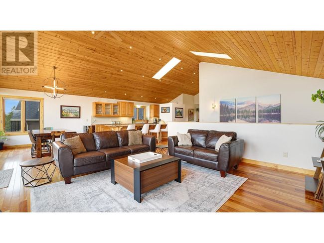 1910 Pineridge Dr, House other with 5 bedrooms, 3 bathrooms and 23 parking in Invermere BC | Image 11