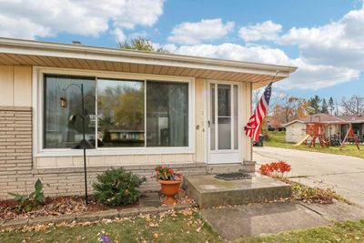 3813 Brooklawn Circle, House other with 3 bedrooms, 1 bathrooms and null parking in SOUTH MILWAUKEE WI | Image 3