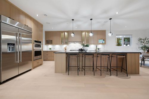 13915 Blackburn Ave, White Rock, BC, V4B2Z3 | Card Image