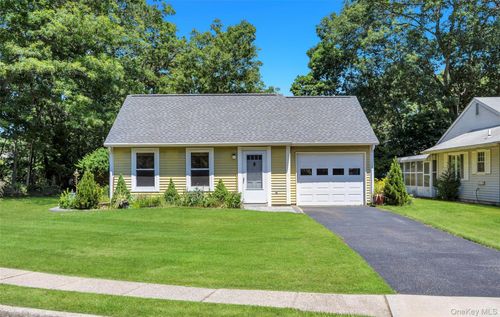 338 Edinburgh Drive, Brookhaven, NY, 11961 | Card Image