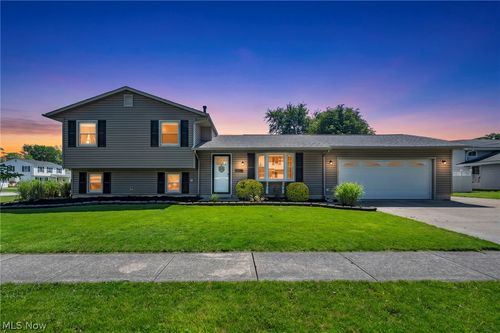 127 Edgefield Dr, Elyria, OH, 44035-1835 | Card Image