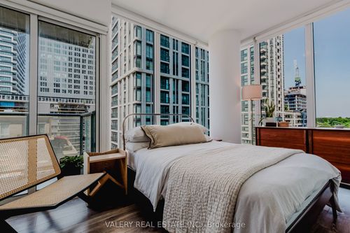 712-195 Redpath Ave, Toronto, ON, M4P0E4 | Card Image