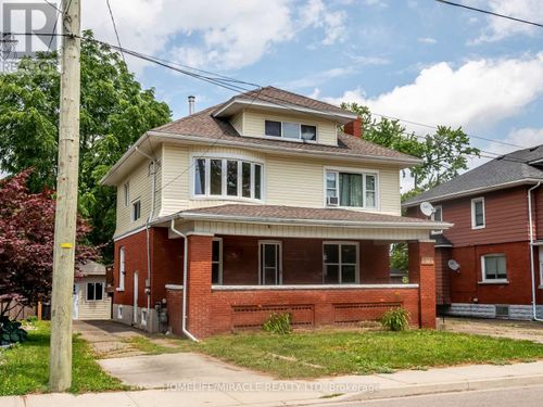 4975 Mcrae St, Niagara Falls, ON, L2E1P2 | Card Image