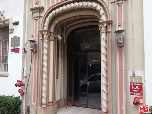 apt-308-621 S Gramercy Pl, Los Angeles, CA, 90005-3236 | Card Image