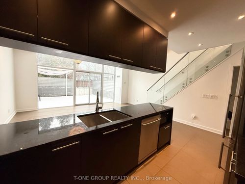 638-3 Market St, Toronto, ON, M5E0A3 | Card Image