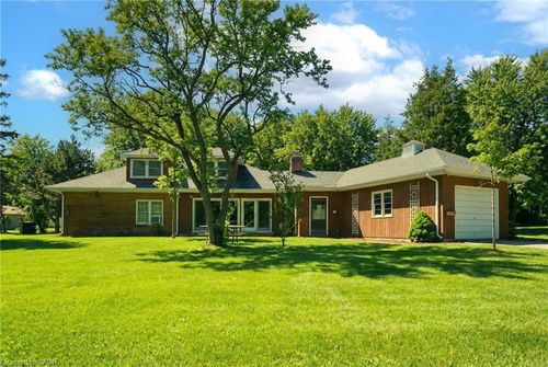 21 1st Ave, Welland, ON, L3C1X7 | Card Image