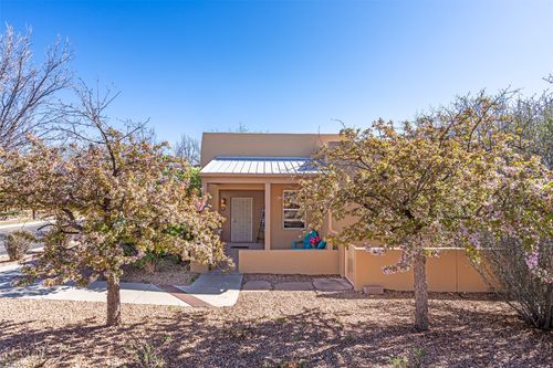 3 Julia Court, Santa Fe, NM, 87508 | Card Image