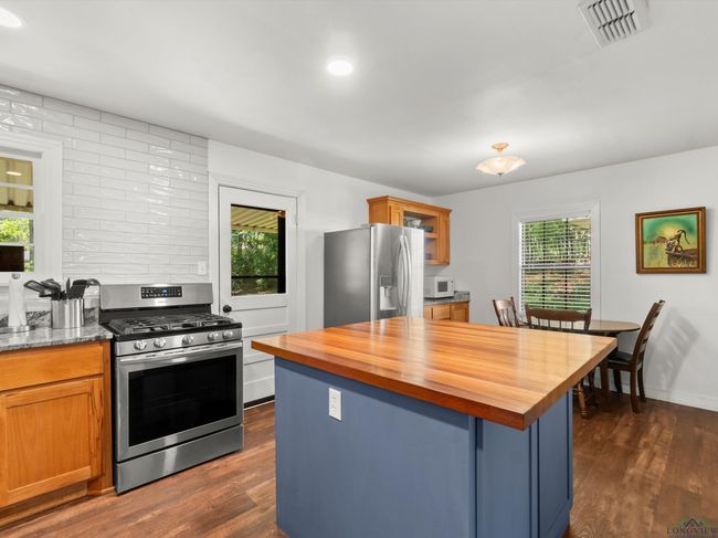 207 Katherine Dr, House other with 3 bedrooms, 2 bathrooms and null parking in Daingerfield TX | Image 9