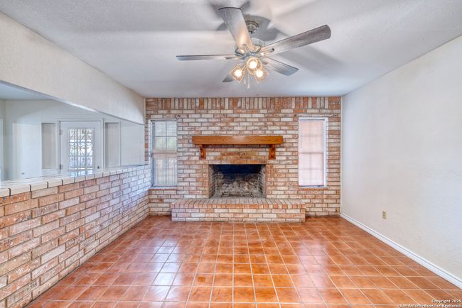 1390 Windmill Rd, House other with 2 bedrooms, 2 bathrooms and null parking in Uvalde TX | Image 6