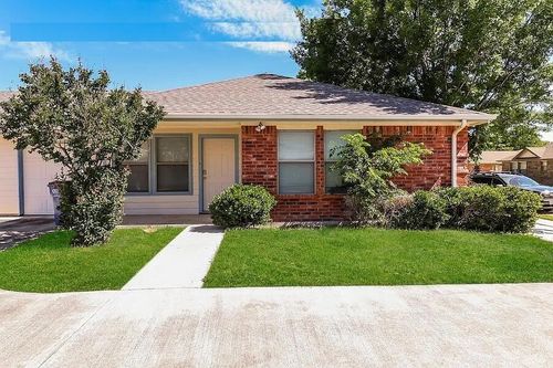 apt-a-136 Stewart Bend Ct, Azle, TX, 76020-8020 | Card Image