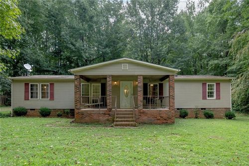 125 Spry Ln, Mocksville, NC, 27028-7409 | Card Image