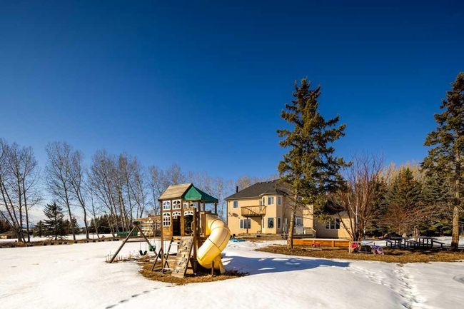 25273 Lower Springbank Road, Home with 3 bedrooms, 2 bathrooms and 6 parking in Rural Rocky View County AB | Image 36