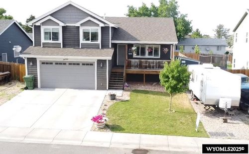 930 Flicker St, Douglas, WY, 82633-2500 | Card Image