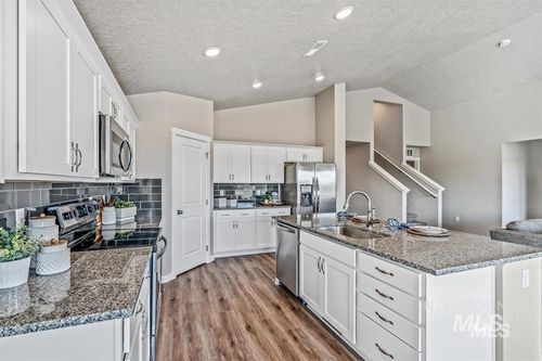 1587 Sw Silverstone Ave, Mountain Home, ID, 83647-1259 | Card Image