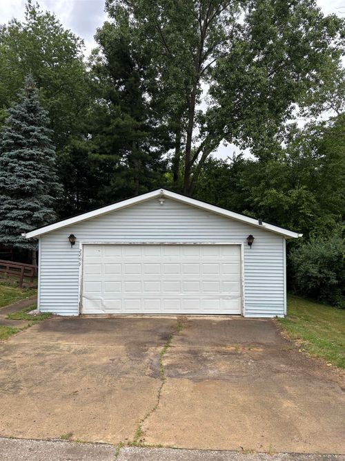 2299 Bart St, Croswell, MI, 48422-9794 | Card Image