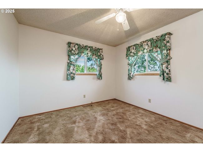 1938 Nw Sierra Ln, House other with 3 bedrooms, 2 bathrooms and 2 parking in Camas WA | Image 14