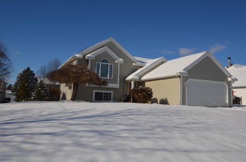 8661 Grainery Rd, Caledonia, MI, 49316-8138 | Card Image