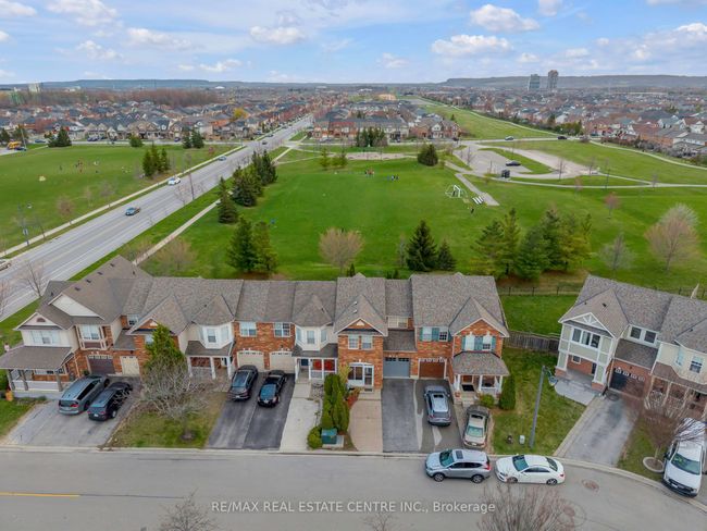 808 Mckay Cres, House attached with 3 bedrooms, 3 bathrooms and 2 parking in Milton ON | Image 6
