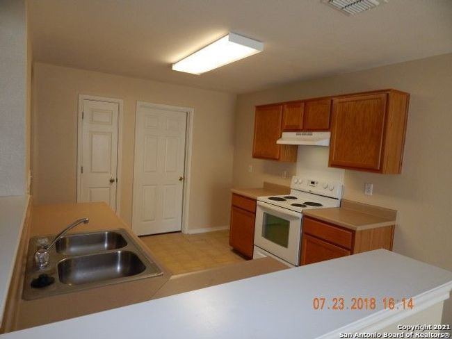 7127 Comet Mnr, House other with 3 bedrooms, 3 bathrooms and null parking in San Antonio TX | Image 5