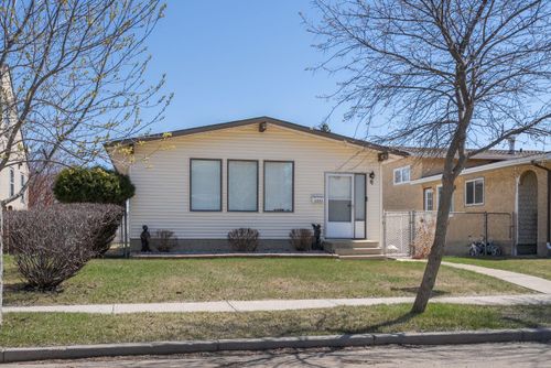 5223 42 St, Camrose, AB, T4V1A7 | Card Image