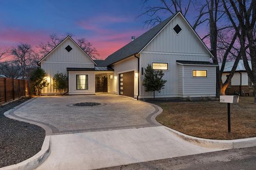 106 E College St, Fredericksburg, TX, 78624-3934 | Card Image