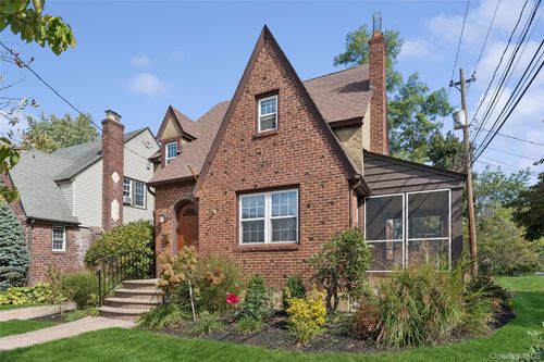 9 Troy Pl, Merrick, NY, 11566-3815 | Card Image