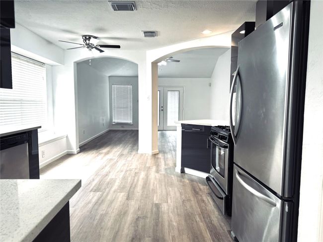 10403 N Shadowdale Dr, Home with 3 bedrooms, 2 bathrooms and null parking in Houston TX | Image 7