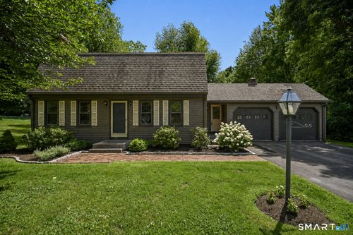 35 Sisk St, Middletown, CT, 06457-2392 | Card Image