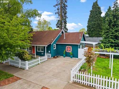 374 Ne Edison St, Hillsboro, OR, 97124-3134 | Card Image