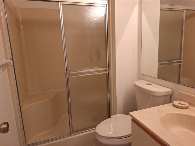 Guest bathroom | Image 10