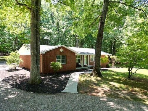 2283 Franklin St, Rocky Mount, VA, 24151-6400 | Card Image