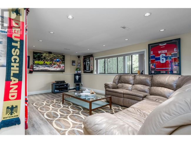 40142 Kalodon Rd, House other with 5 bedrooms, 3 bathrooms and 10 parking in Garibaldi Highlands BC | Image 12
