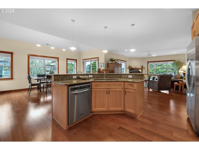 APT-201 - 123 S Hemlock St, Condo with 3 bedrooms, 2 bathrooms and null parking in Cannon Beach OR | Image 22
