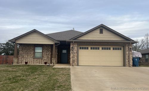 610 Andrews St, Yale, OK, 74085-6411 | Card Image