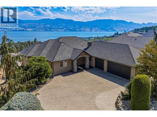 1581 Gregory Rd, House with 6 bedrooms, 4 bathrooms and 6 parking in West Kelowna BC | Card Image