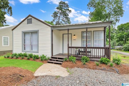 1701 27th Ave N, HUEYTOWN, AL, 35023-3328 | Card Image