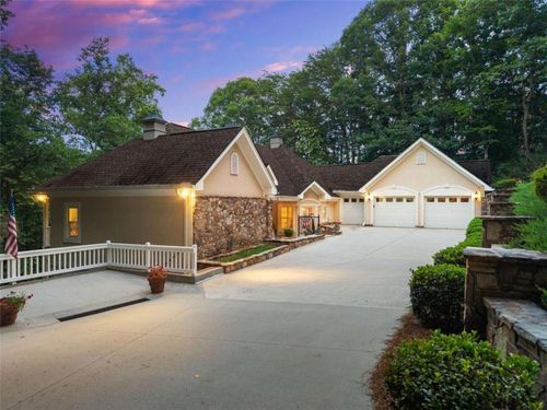 2200 Orchard Dr, Clarkesville, GA, 30523-1330 | Card Image