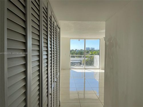 apt-408-2000 Ne 135th St, North Miami, FL, 33181-2101 | Card Image