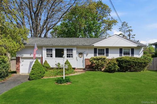 11 Roxanne Court, Huntington, NY, 11746 | Card Image