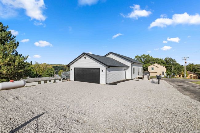8479 Lakeshore Dr, Home with 3 bedrooms, 2 bathrooms and null parking in Dexter IA | Image 5
