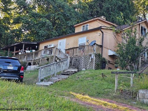 374 Limestone Rd, Clarksburg, WV, 26301-7105 | Card Image