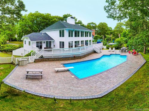 19 Bay Woods Dr, Hampton Bays, NY, 11946-2002 | Card Image