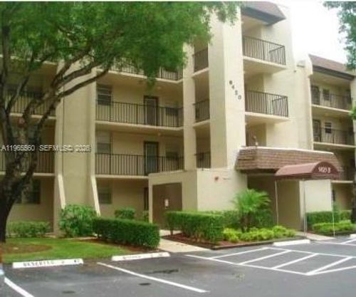 apt-301-9470 Poinciana Pl, Davie, FL, 33324-4884 | Card Image