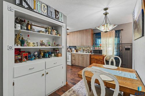 611 E 3rd St Street, Bridgewater, SD, 57319 | Card Image