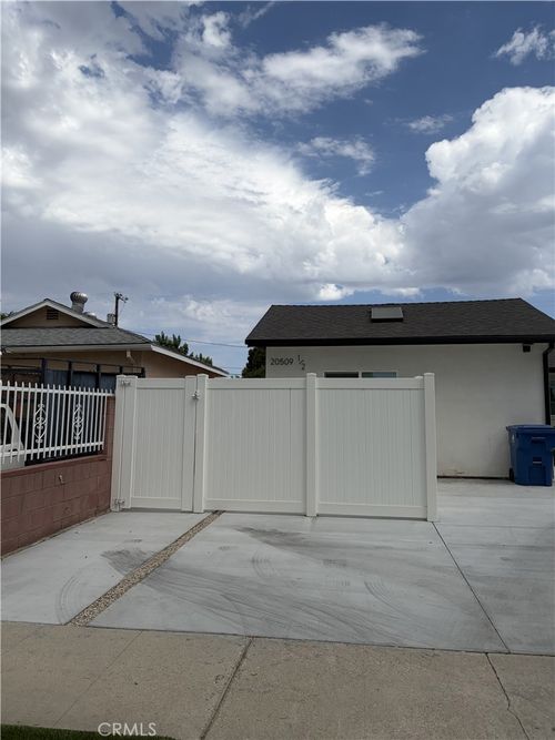 unit-12-20509 Vose St, Winnetka, CA, 91306-3438 | Card Image