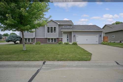 681 Meadowlark Cir, Dakota Dunes, SD, 57049-5404 | Card Image