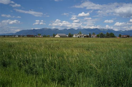 147 Farmland Acres Dr, Kalispell, MT, 59901-8084 | Card Image