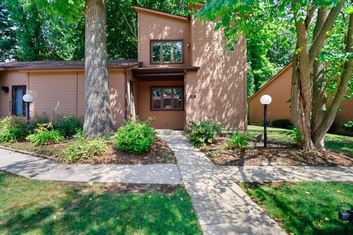 1718 Earthstone Dr, Valparaiso, IN, 46383-3709 | Card Image