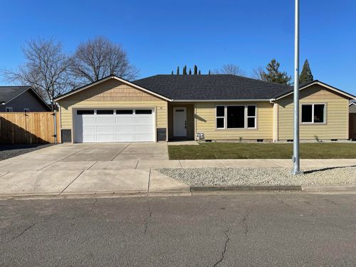 2963 Stonebrook Drive, Medford, OR, 97504 | Card Image